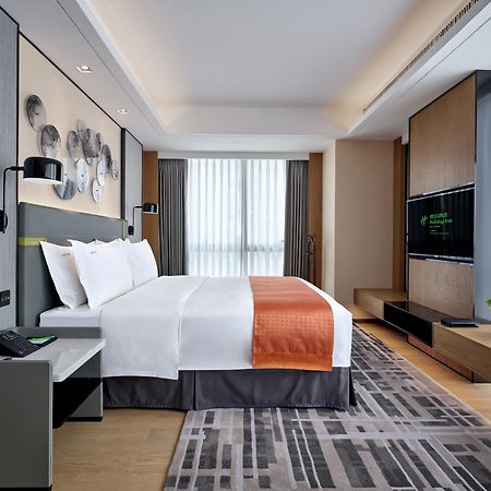Holiday Inn Guangzhou South Lake Hotel - Ideal For Business & Leisure Екстер'єр фото