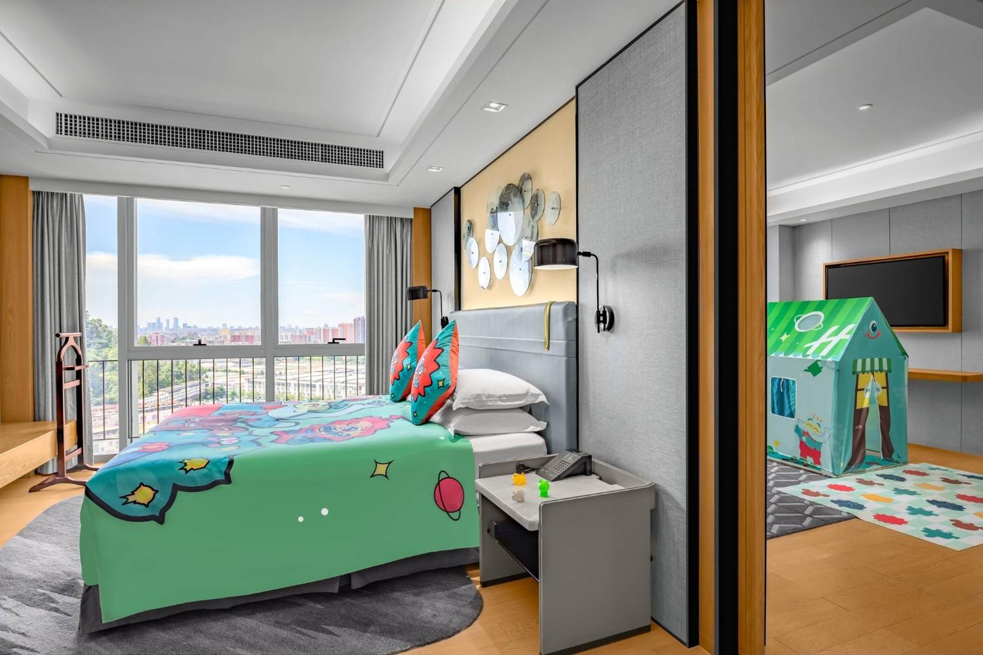 Holiday Inn Guangzhou South Lake Hotel - Ideal For Business & Leisure Екстер'єр фото