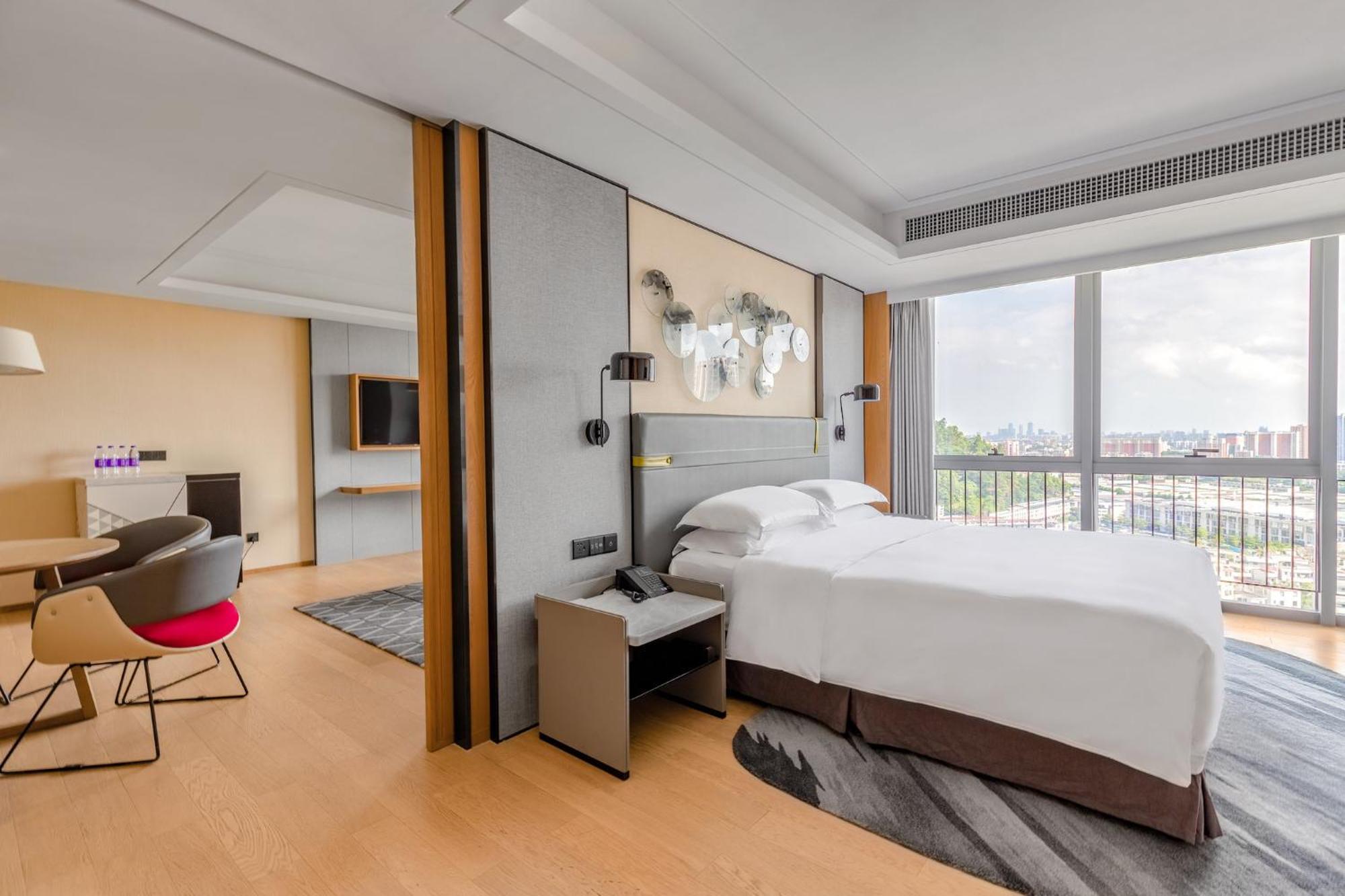 Holiday Inn Guangzhou South Lake Hotel - Ideal For Business & Leisure Екстер'єр фото