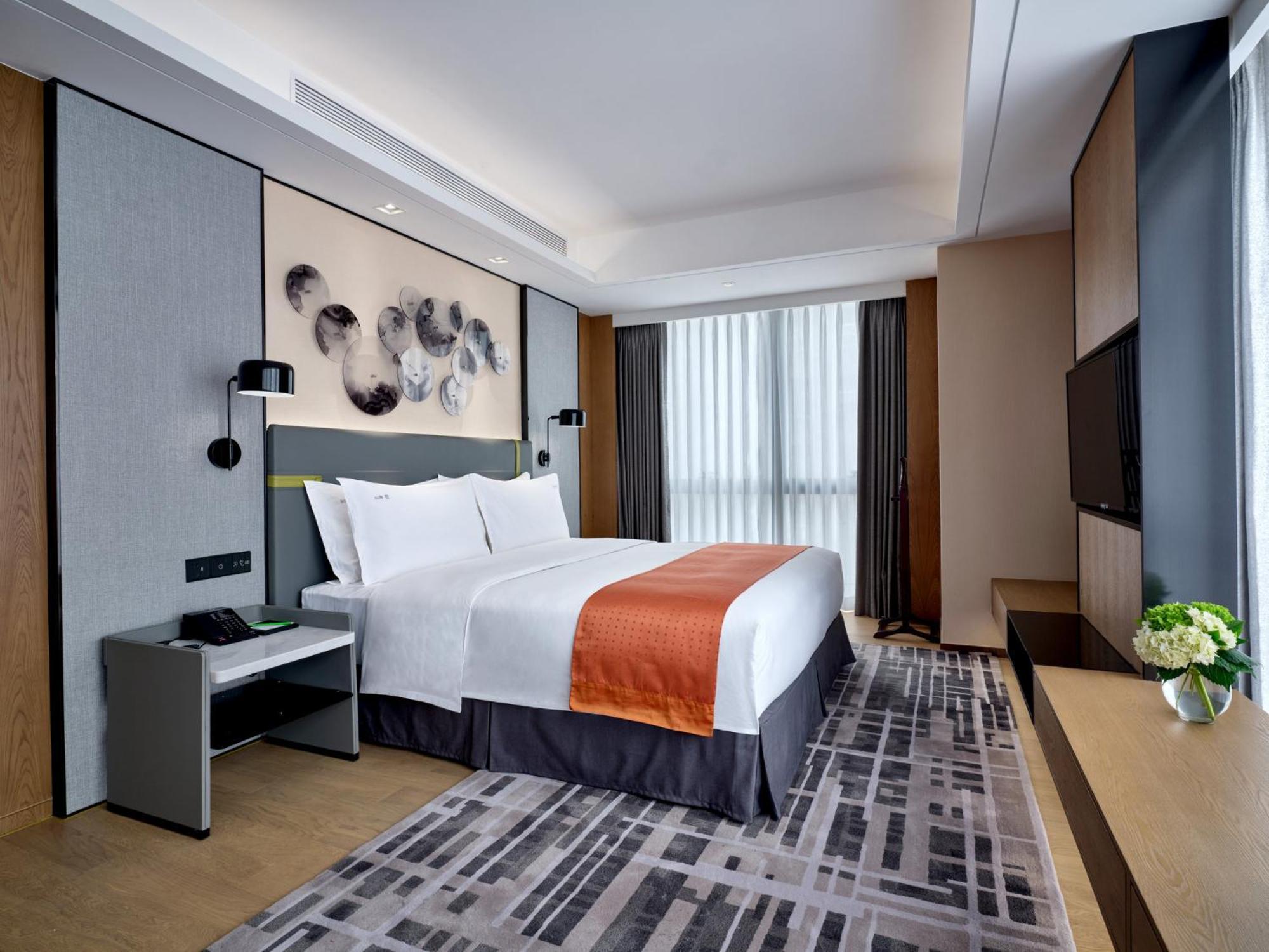 Holiday Inn Guangzhou South Lake Hotel - Ideal For Business & Leisure Екстер'єр фото